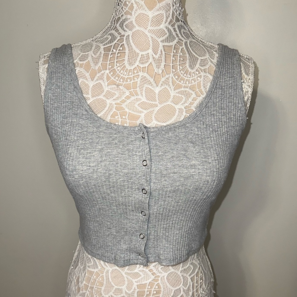 Excellent condition Medium button up crop top.